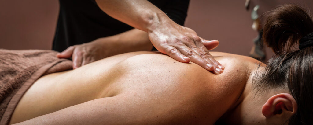 Khoi Khoi massage of woman